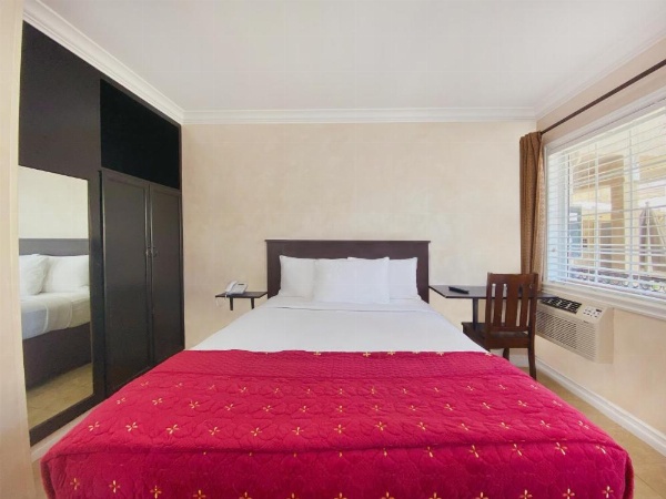 Nite Inn at Universal City - Walking Distance to Universal Studios Hollywood image 13