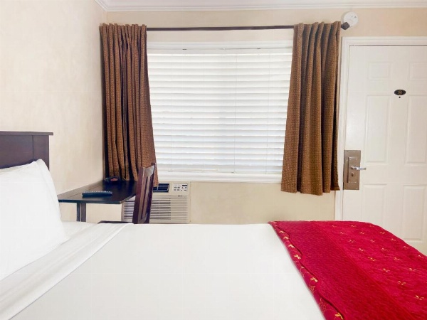 Nite Inn at Universal City - Walking Distance to Universal Studios Hollywood image 9